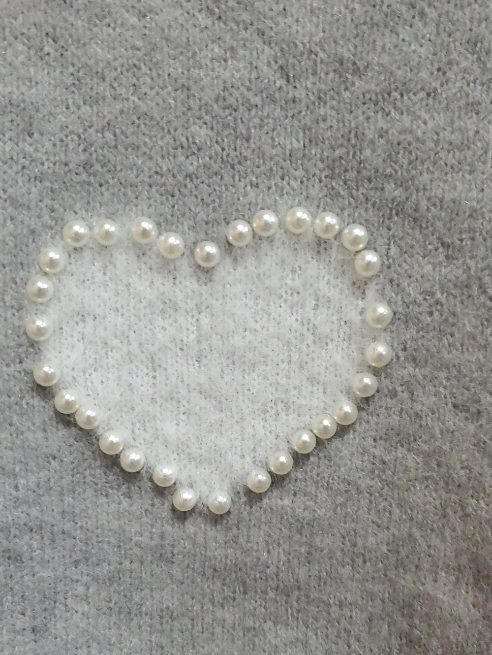 Jessica Simpson pearl trimmed white hearts fuzzy gray stretchy sweaters size